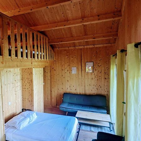 Cabanes Et Lodges Du Belvedere Serrieres-sur-Ain Exterior photo